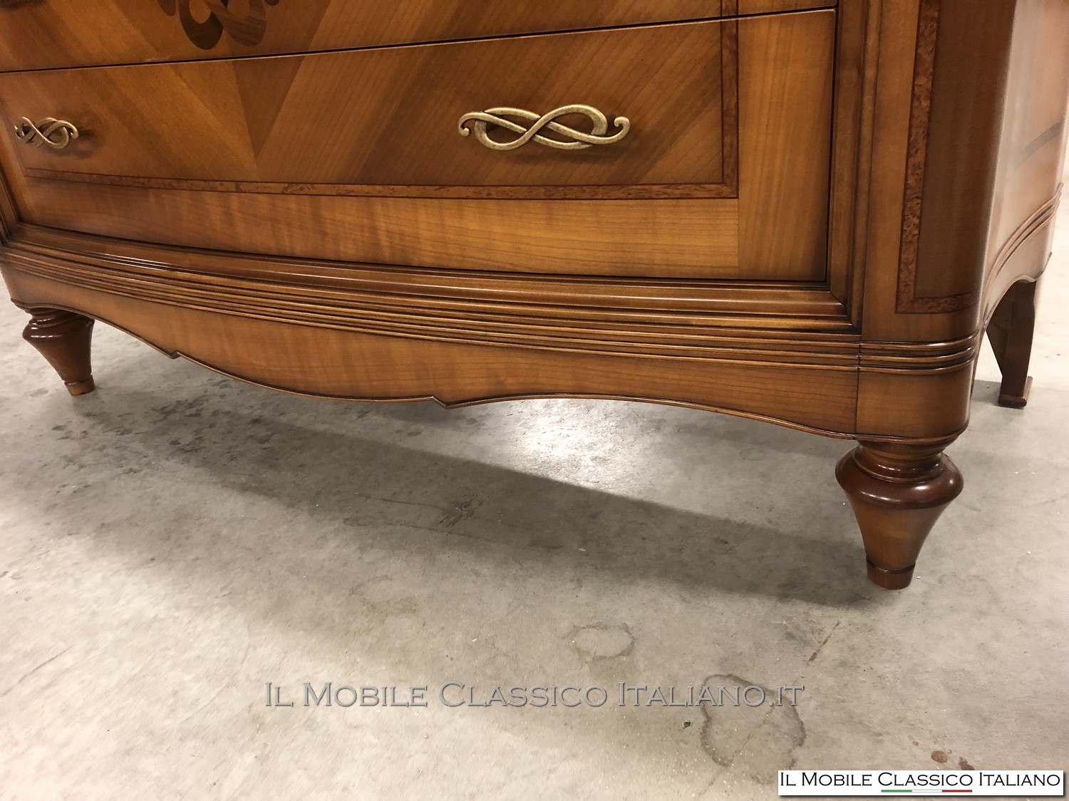 gruppo comò stile classico italiano